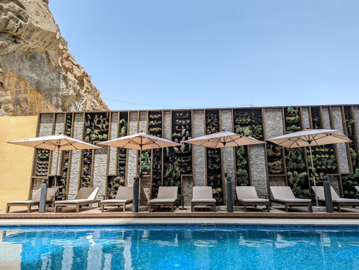 Citadines Abha Aparthotel Exteriör bild The pool at the hotel