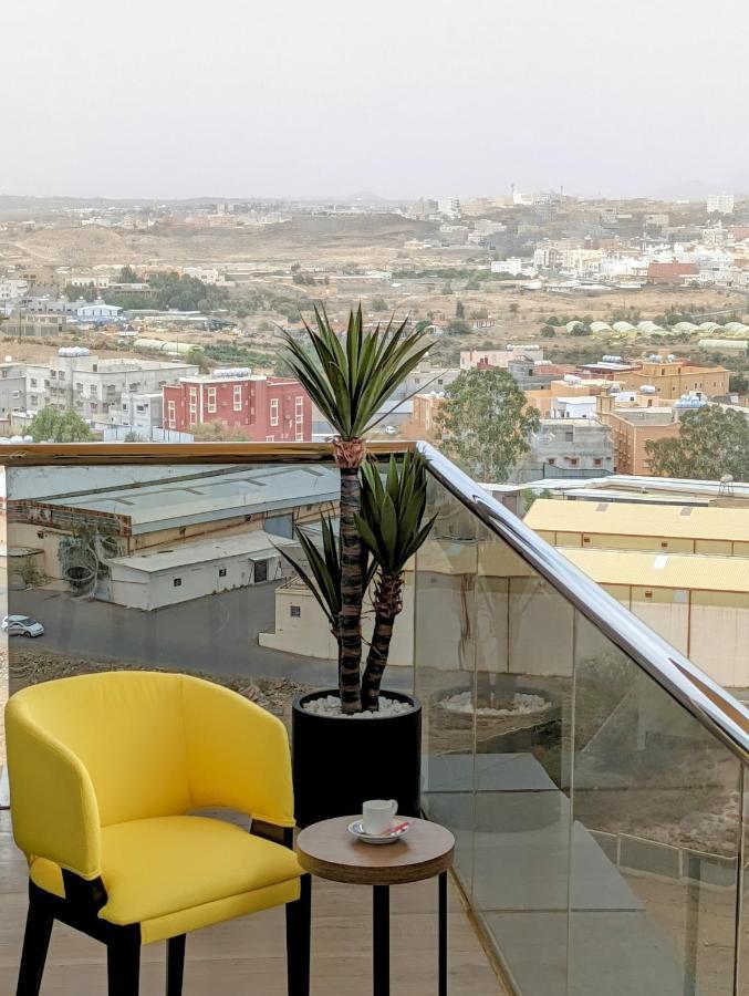 Citadines Abha Aparthotel Exteriör bild Yucca gloriosa