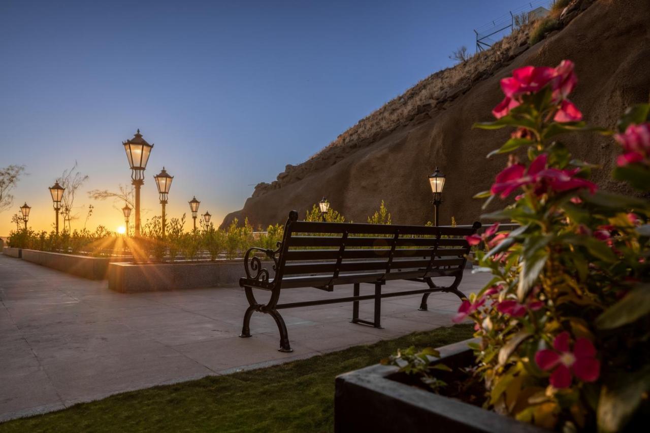 Citadines Abha Aparthotel Exteriör bild Sunset at the Fort