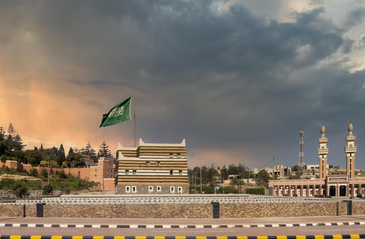Citadines Abha Aparthotel Exteriör bild The Saudi Arabian flag flying in the city of Riyadh