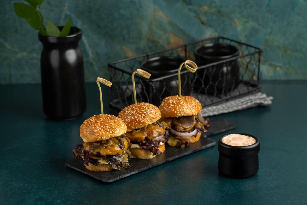 Citadines Abha Aparthotel Exteriör bild A trio of sliders