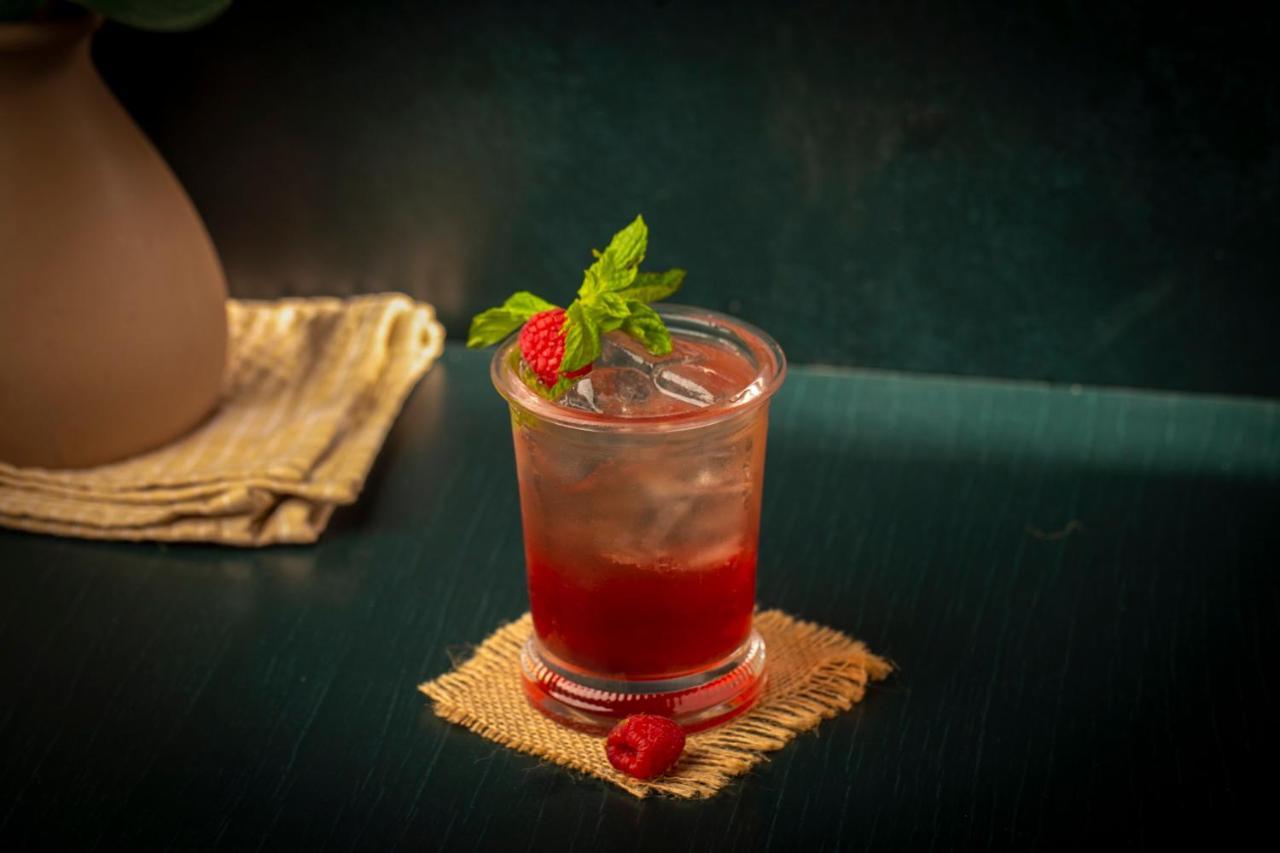 Citadines Abha Aparthotel Exteriör bild A strawberry basil smash